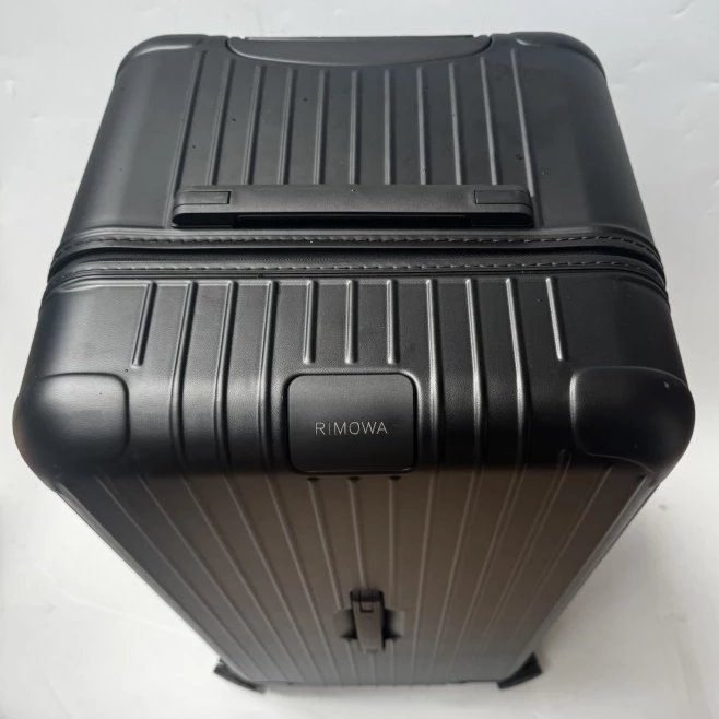 Rimowa Essential